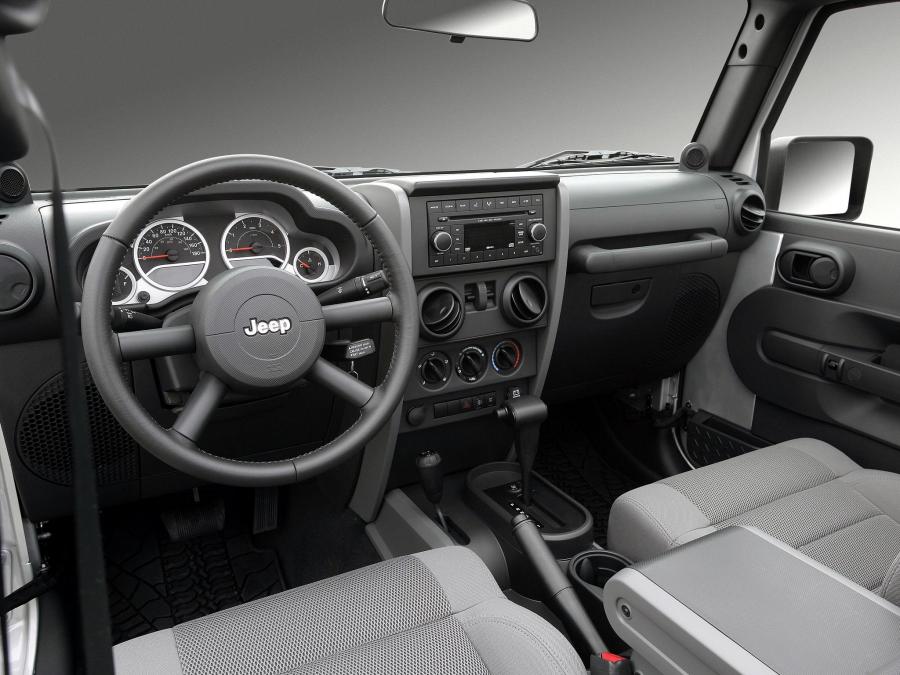  Jeep Wrangler Sahara Unlimited 2007 года  (EU) (фото 14 из 17)